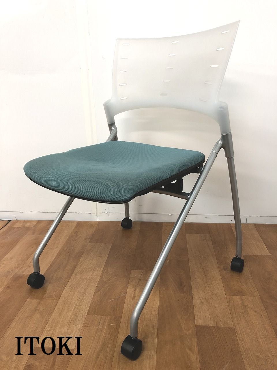 【人気のネスティングチェアのライトブルーカラーになります！！状態を考慮した価格になっています！！】
                        マノス
                                    中古
            