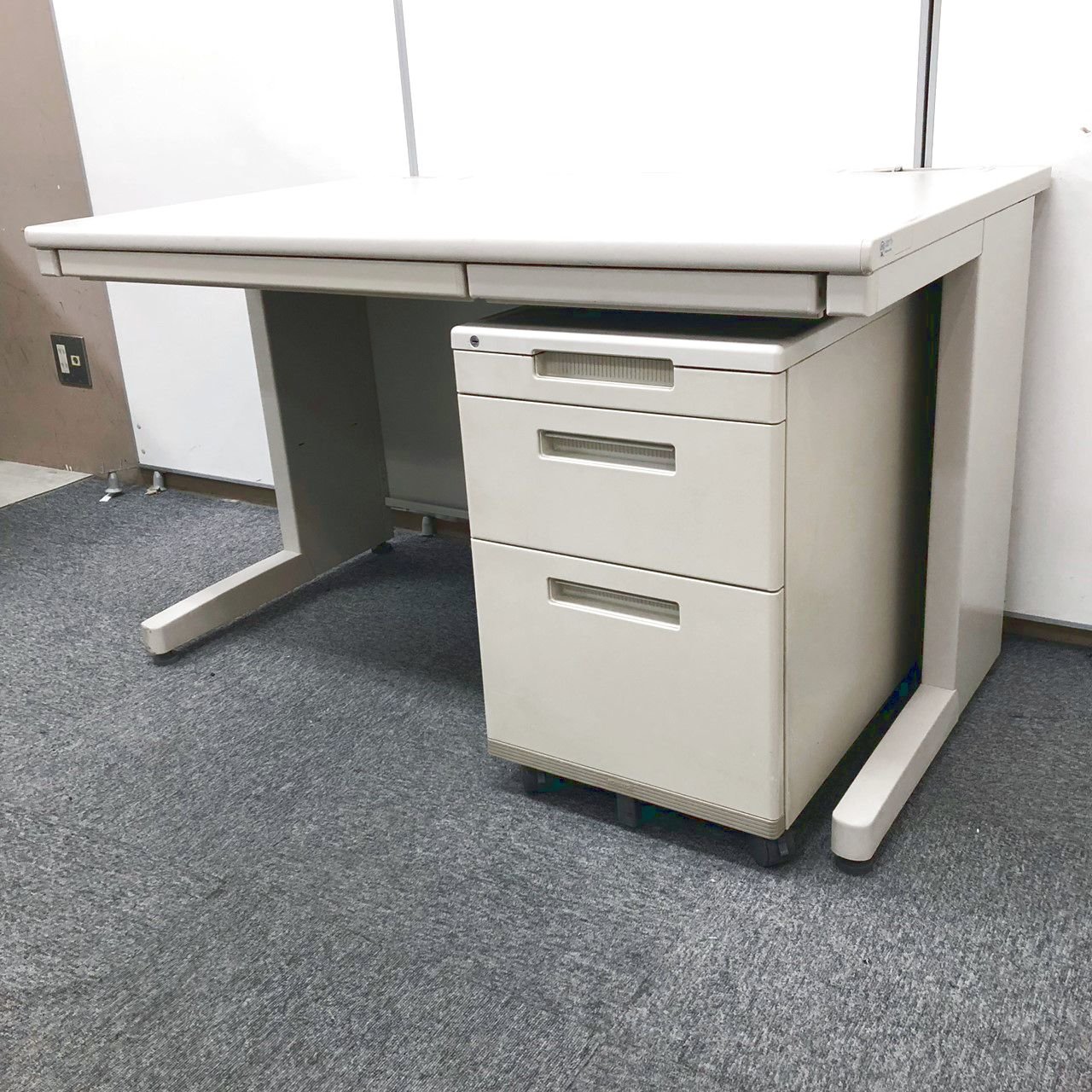 【平机+3段ワゴン】セット価格なのでお得にご利用いただけます。
                        BS
                                    中古
            