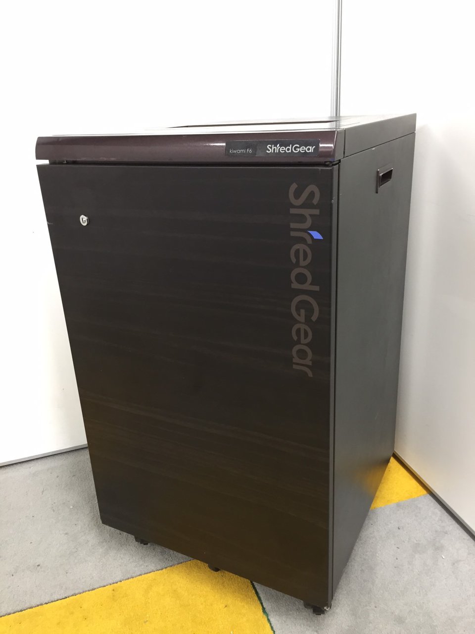 [細かく切れます！]ブラックのフォルムがシックなオフィスを演出！[鍵付き]
                        Kiwami F6
                                    中古
            