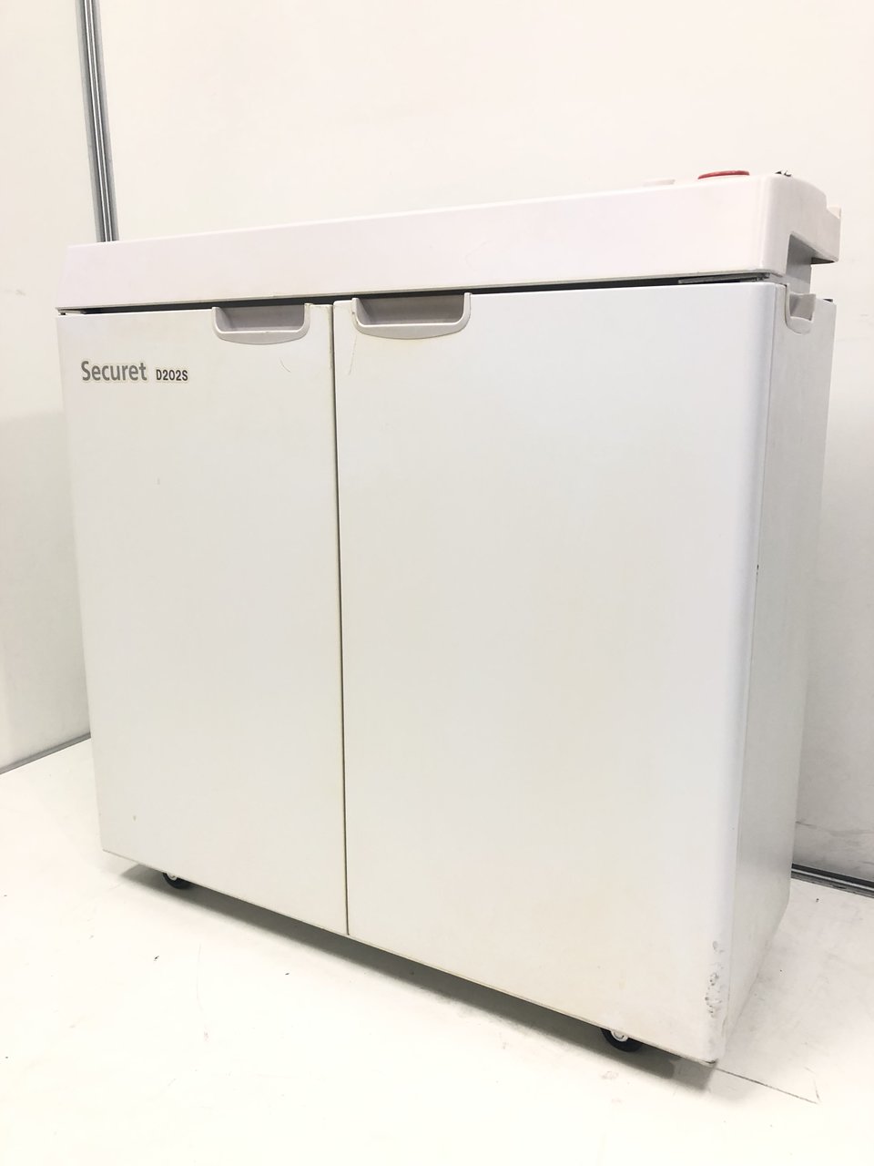 【シュレッダーの名品】裁断品質に自信有り！■ハイパワーな切れ味■そして安い■大手に負けないスペック
                        D202S
                                    中古
            