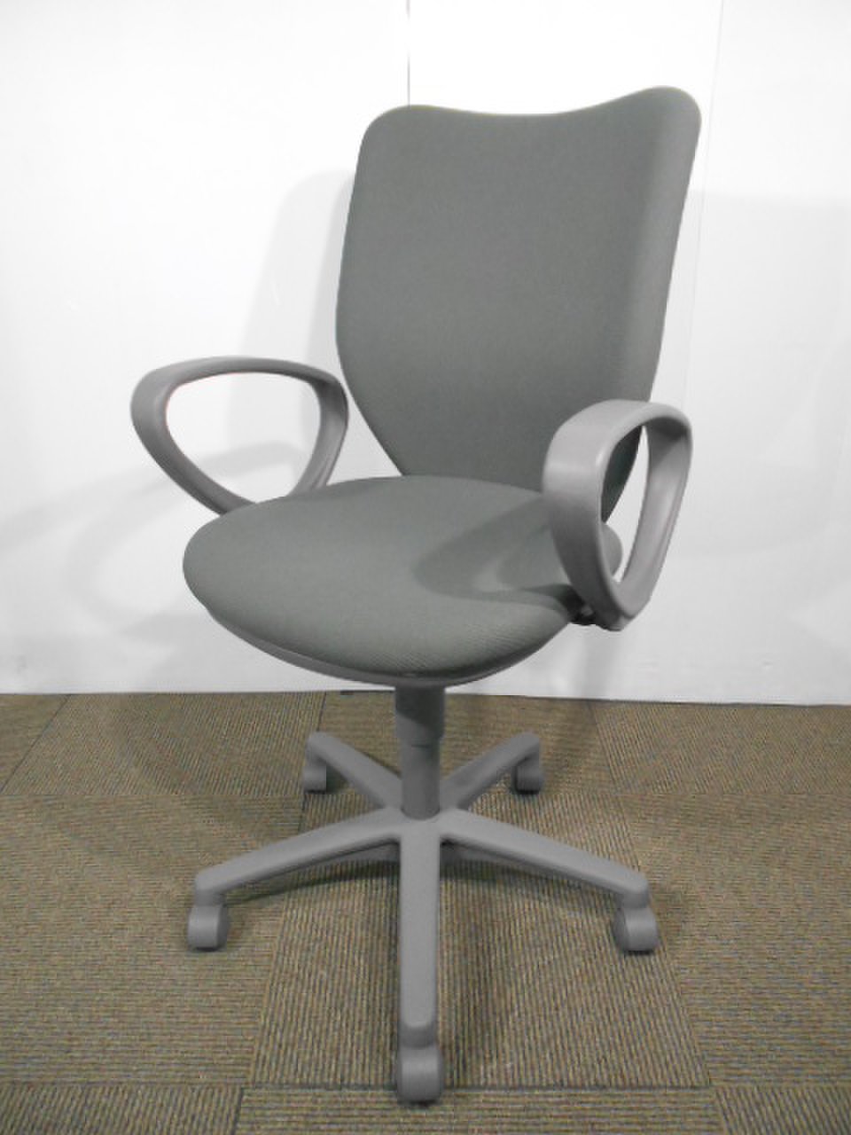 渋いｸﾞﾚｰ｜肘付きでコスパ◎｜ｱｲﾘｽﾁﾄｾの事務ﾁｪｱ【関西倉庫在庫】
                        Bit-X
                                    中古
            