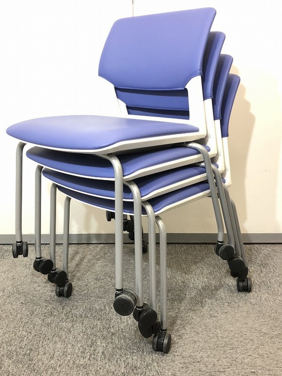 【4脚セット販売】コクヨ製品のスタッキングチェアの入荷です！キャスター付きで移動も簡単です！
                        その他シリーズ
                                    中古
            