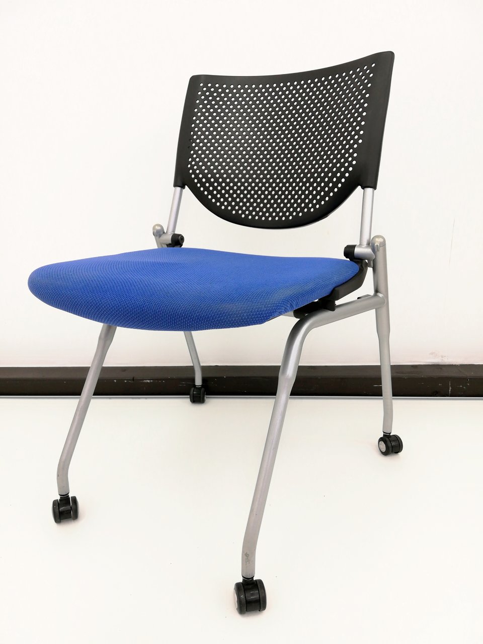 【限定1脚！】オカムラ(okamura)製 プロスタック 会議などの必需品　重ねて収納で省スペース！
                        プロスタック 
                                    中古
            