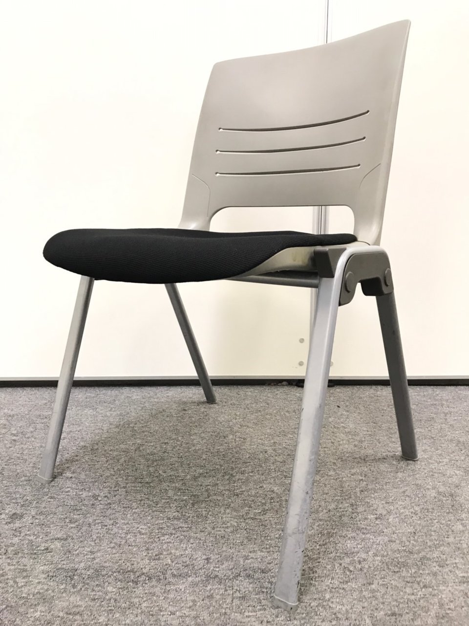 【背中にフィット】会議やセミナーの必需品オカムラ(okamura)製スタッキングチェア
                        エレナ 
                                    中古
            