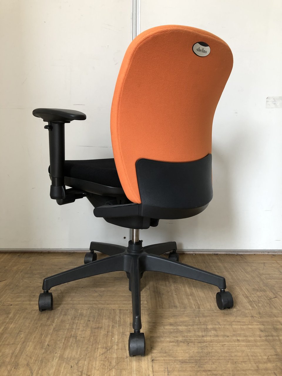 ナイキ ローバックチェア 「フィーモ」 肘付き 布 レッド ME511FRE ナイキ⁄NAIKI ネオス⁄NEOS フィーモ 事務用チェアー ME型 レッド