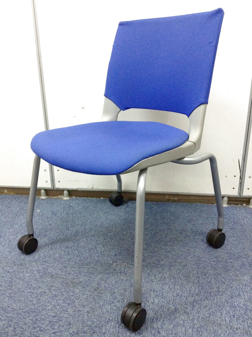 【お得】【現品限り】70％OFF　キャスター付き【商品入れ替えの為】
                        エレナ 
                                    中古
            