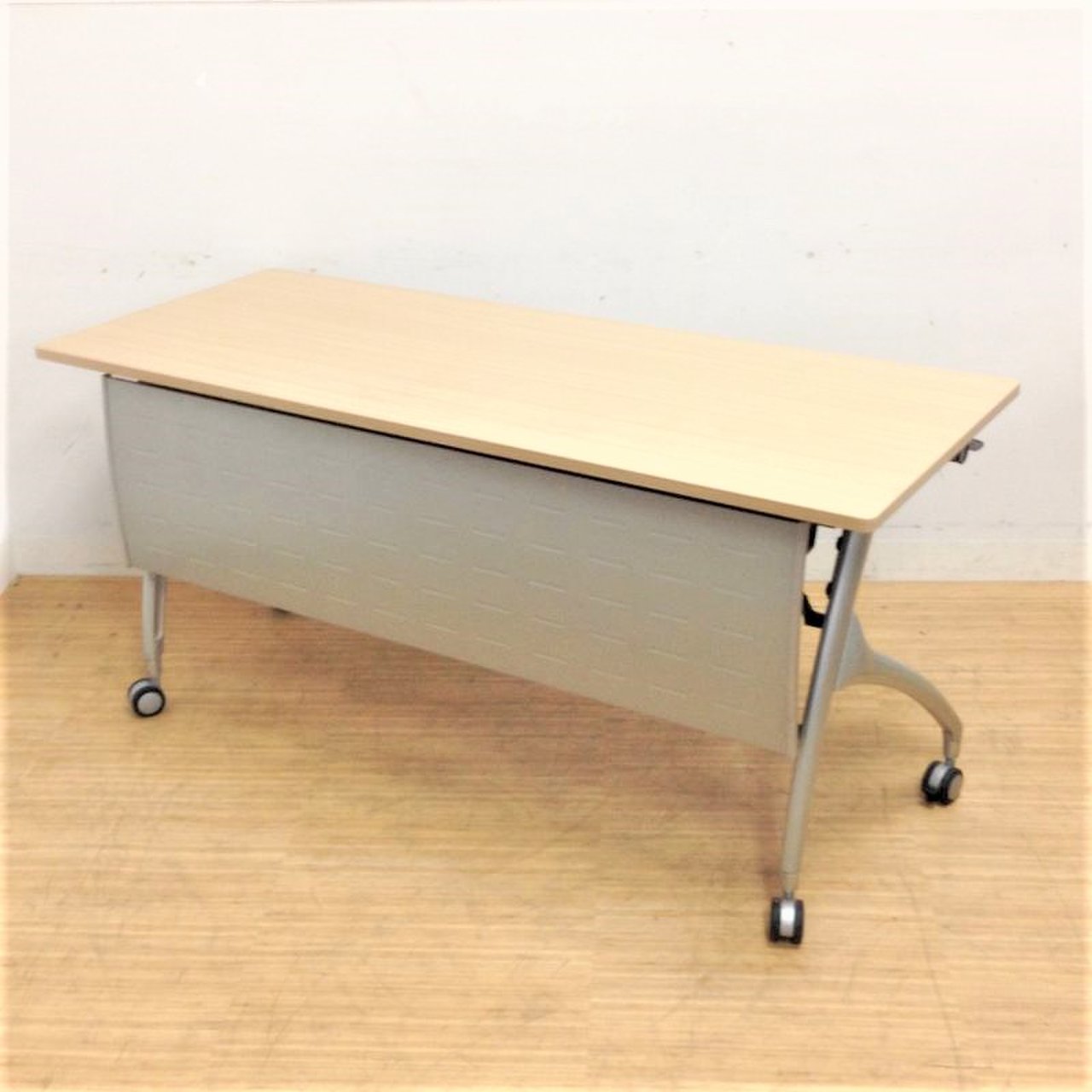 人気の明るい木目ファインウォールナットL色｜スタイリッシュなフォルム　イトーキ　リリッシュ
                        リリッシュ 
                                    中古
            