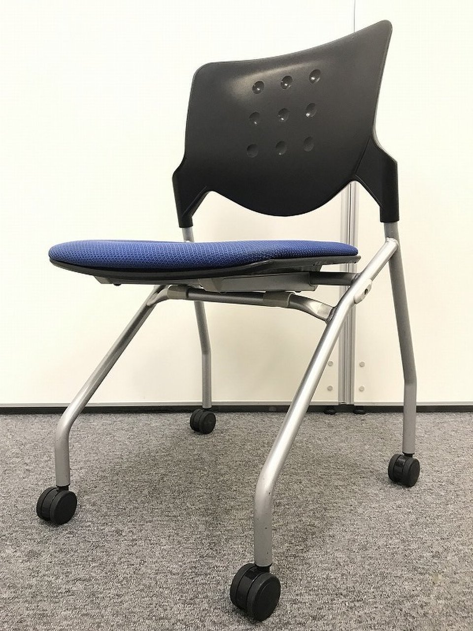 【1脚限定】ネスティングチェア｜オカムラ製｜会議用・休憩スペースなどにも！
                        アティーボ
                                    中古
            