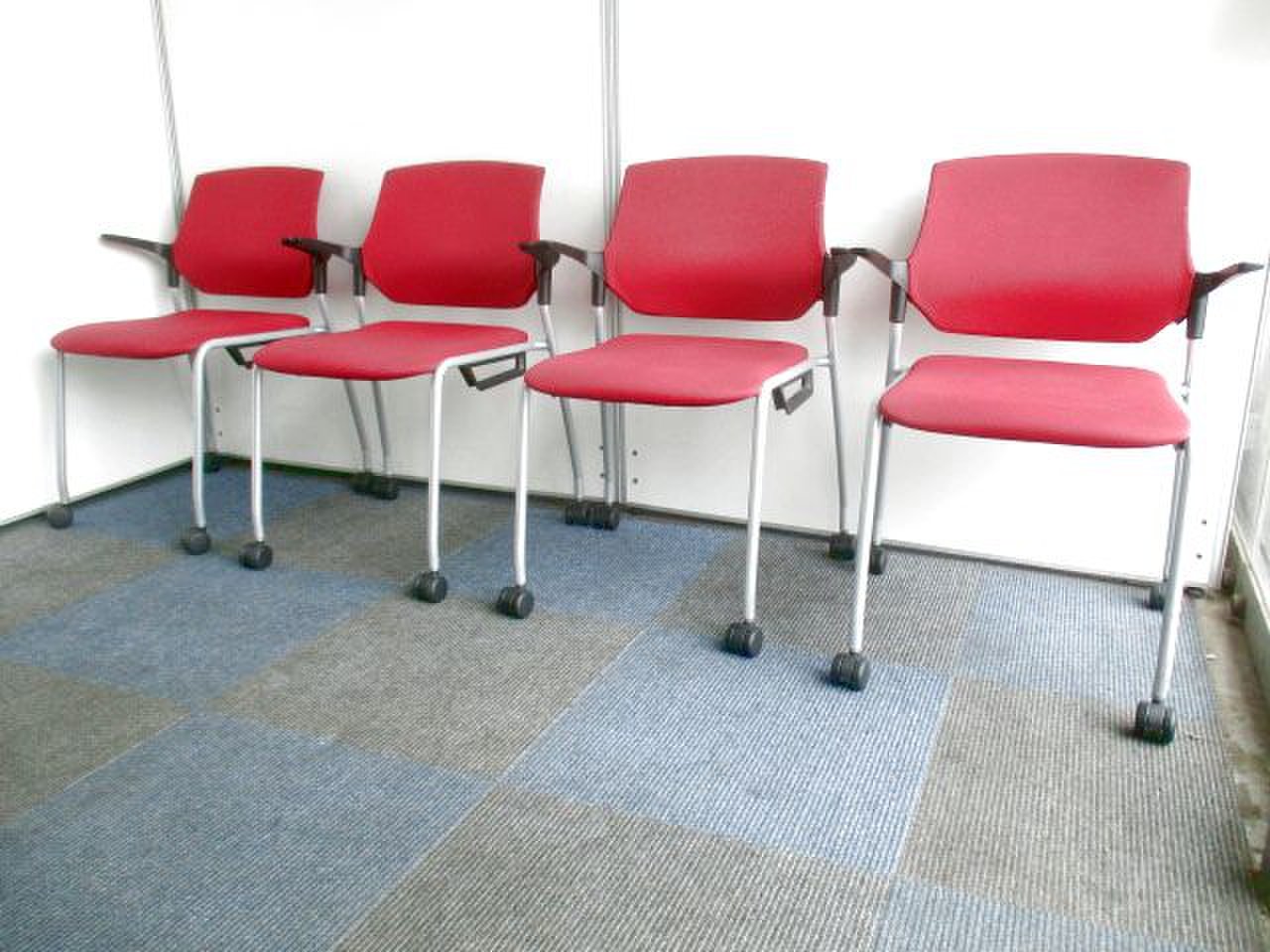 【お得なセット品】移動が楽なキャスター付き【重ねて保管可能】
                        ステンザ 
                                    中古
            