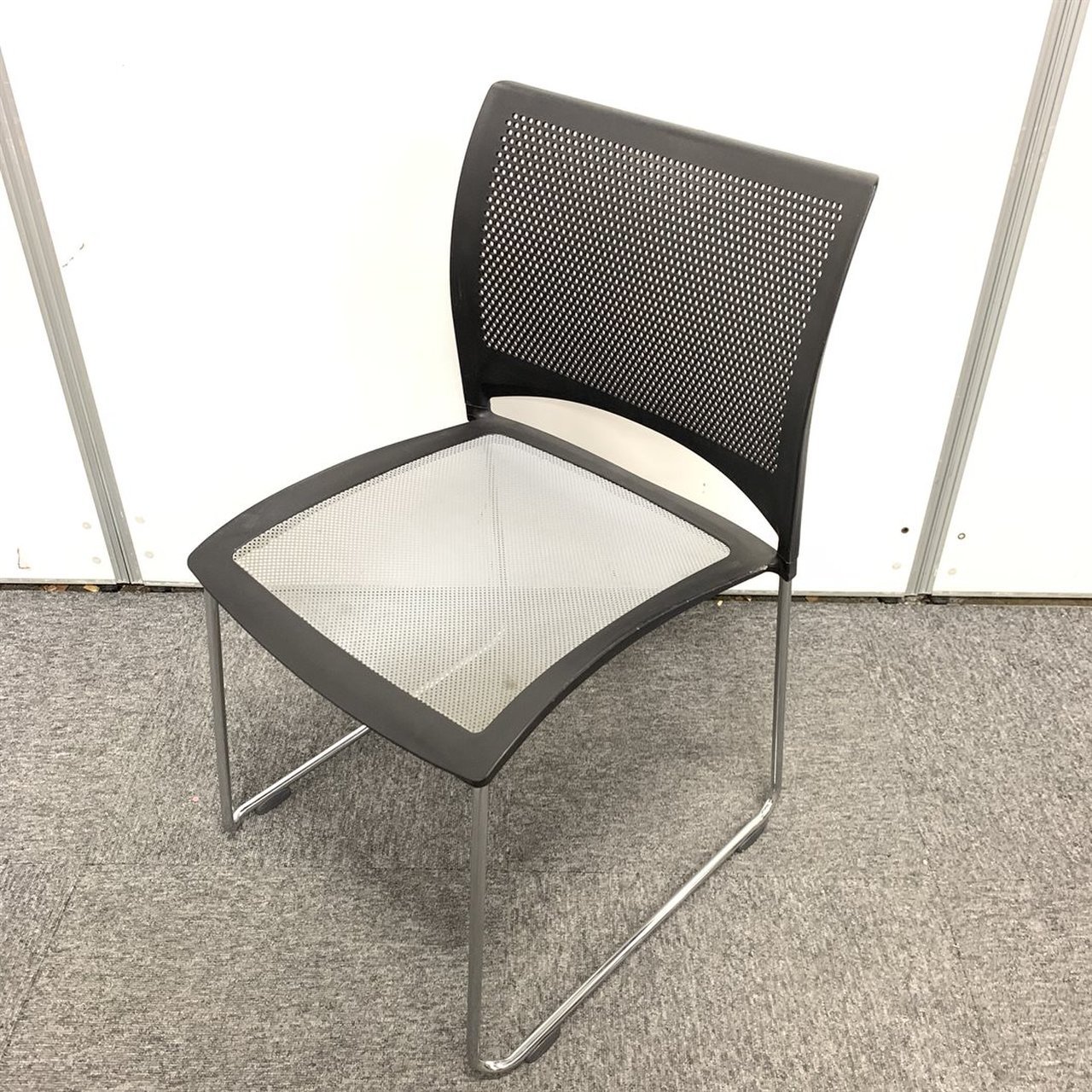 とても軽いです！片付けも楽々スタッキングチェア！【AK在庫】
                        その他シリーズ
                                    中古
            