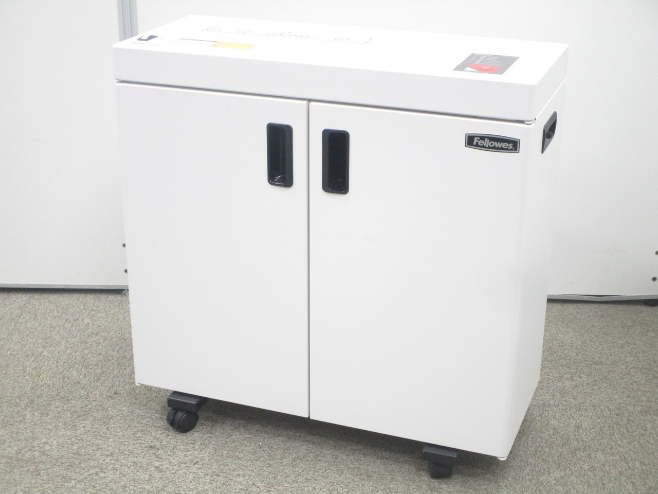 【限定1台！】■Fellowes（フェローズ）製・シュレッダー■薄型なので空いた隙間にも！
                        J-2310CD
                                    中古
            