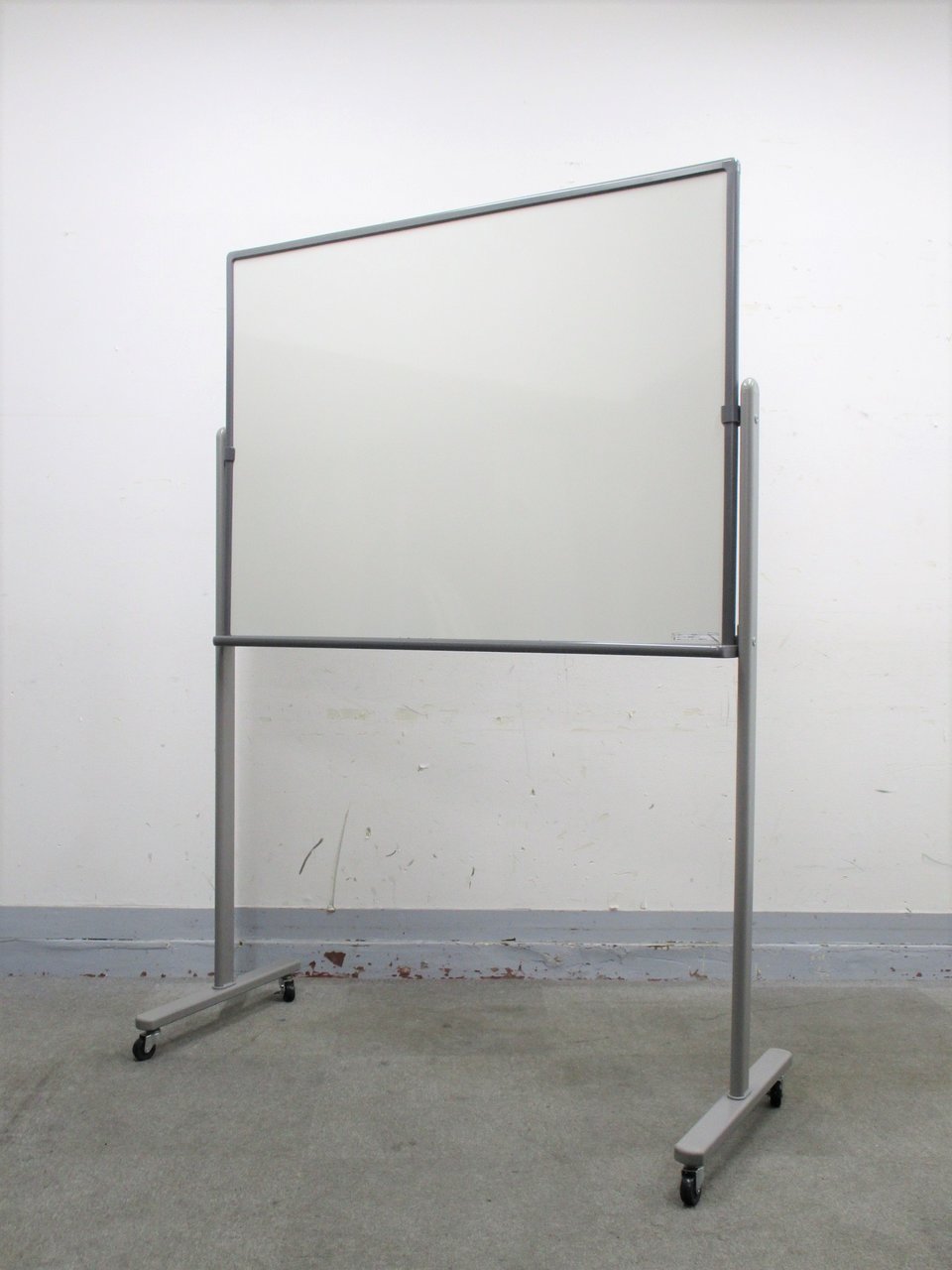 【KS】【定価約４万円！】片面無地のシンプルなホワイトボード入荷！
                        その他シリーズ
                                    中古
            