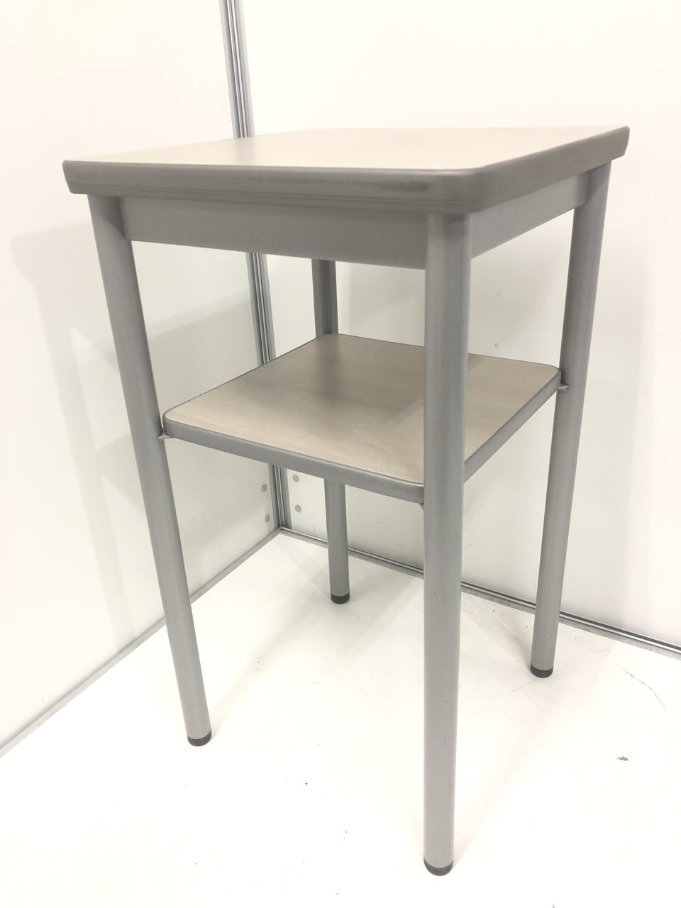 【コンパクトですがあれば便利！】■オカムラ製・電話台　■2台入荷
                        Telephonestand 
                                    中古
            