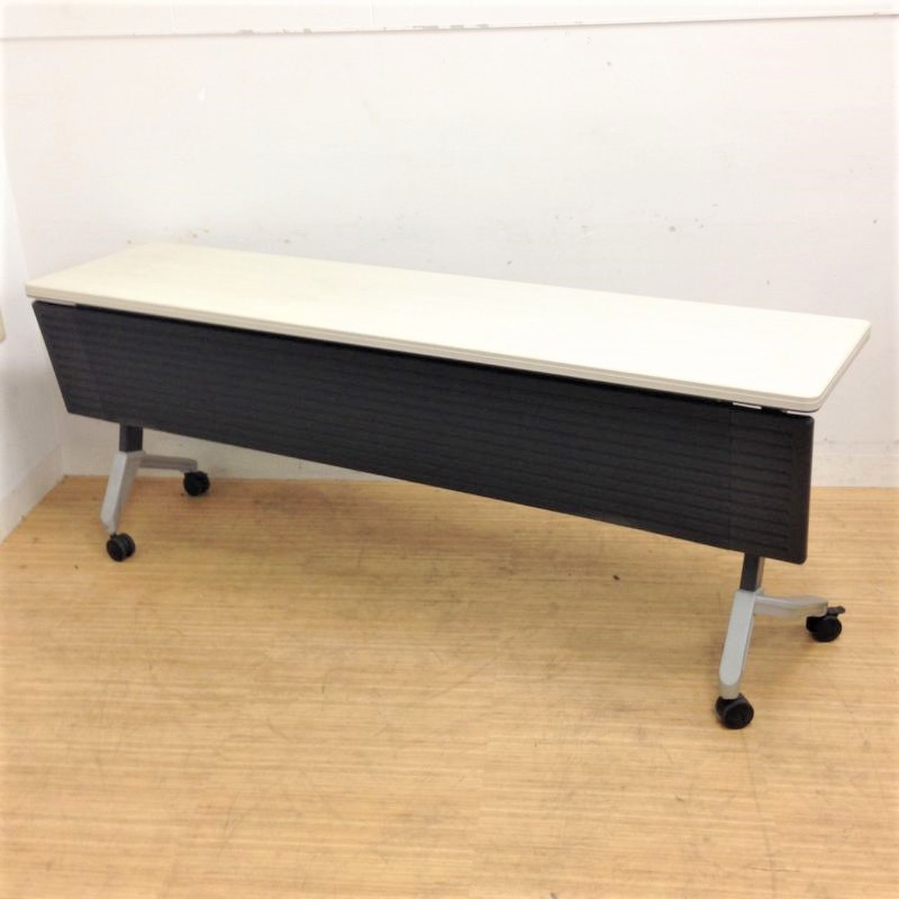 【5台入荷！】木目調のライトグレー色天板｜並行スタックタイプ
                        KT-60シリーズ 
                                    中古
            