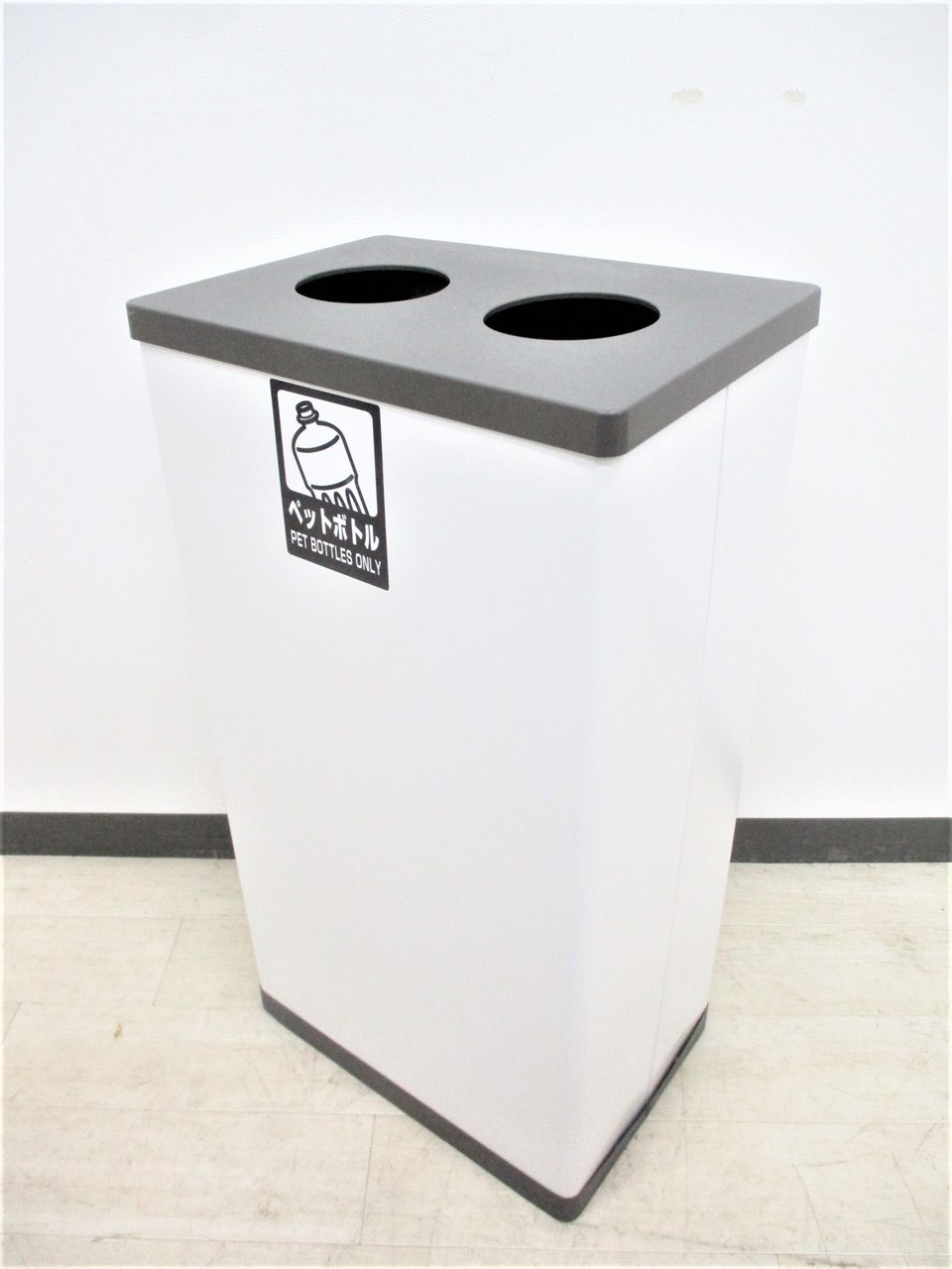 【限定2台】【カン、ビン、ペットボトル用】中古でありそうで無いゴミ箱！
                        -
                                    中古
            