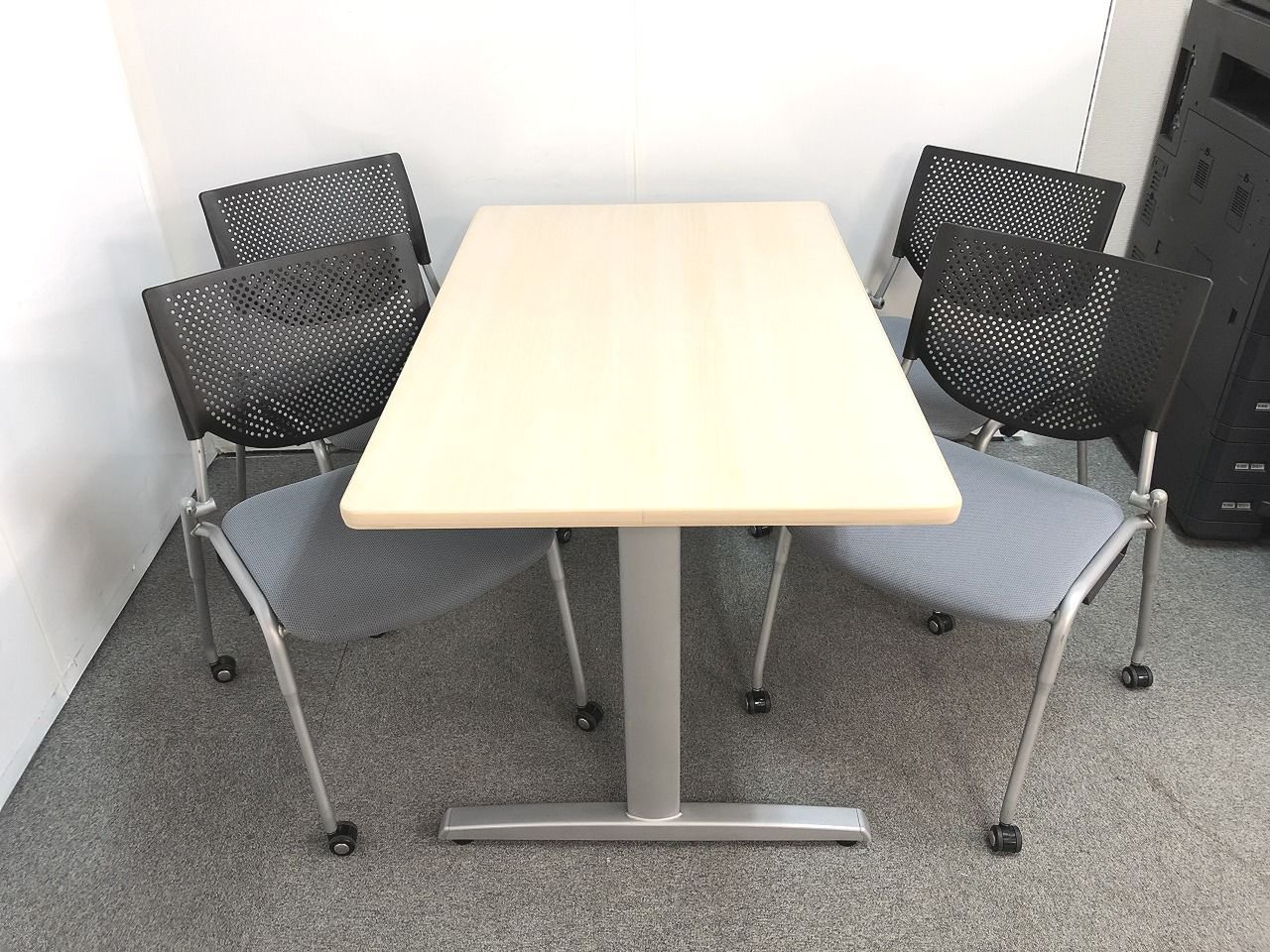 【ナチュラルカラーのミーティングテーブルとスタッキングチェアのセット商品の入荷です！！】
                        その他シリーズ
                                    中古
            