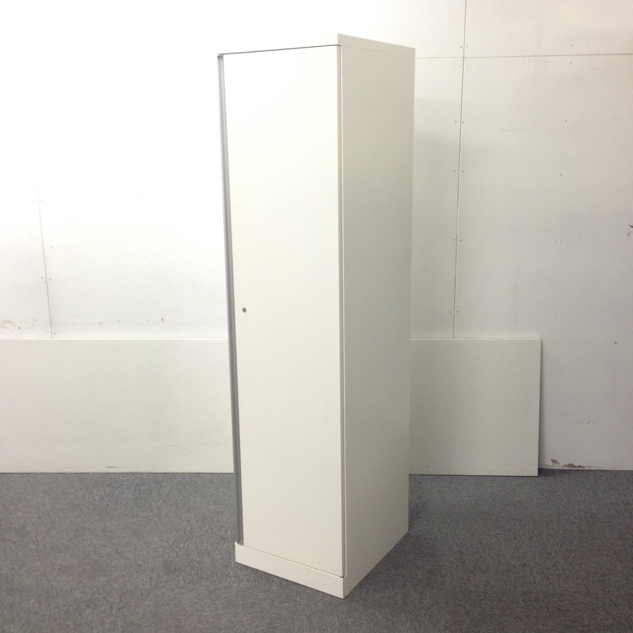 デザイン良好！1人用ロッカー｜使い方自由なので仕事用具入れにも！
                        SW
                                    中古
            