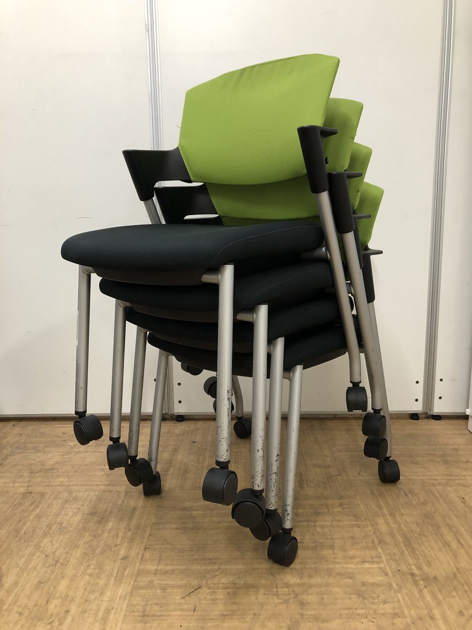 【重ねて整理可能！場所を取りません！】■コクヨ製・プロッティ (Protty)　■グリーンカラー
                        プロッティ（キャスター付） 
                                    中古
            