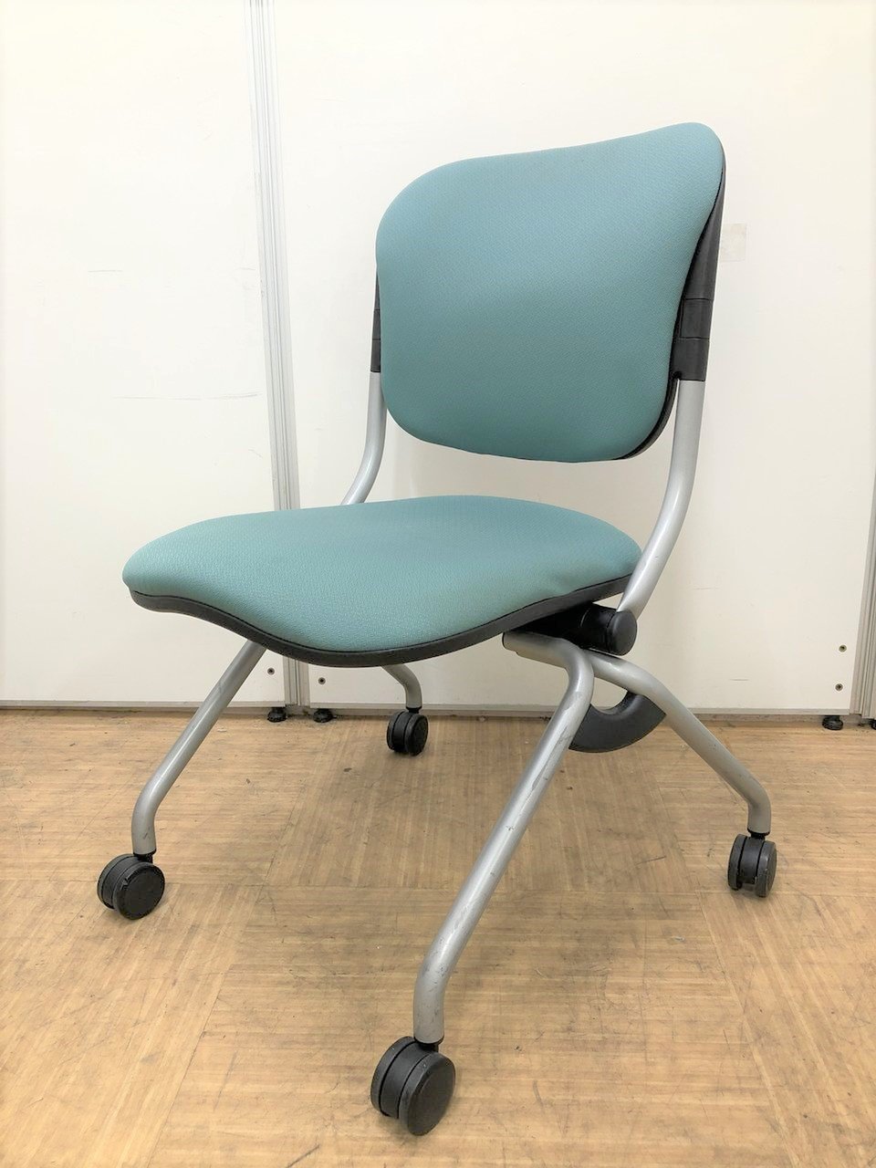 【横に重ねて簡単移動、整理！】■国内メーカーオカムラ製・トーションライン (TORSION)　
                        トーションライン 
                                    中古
            