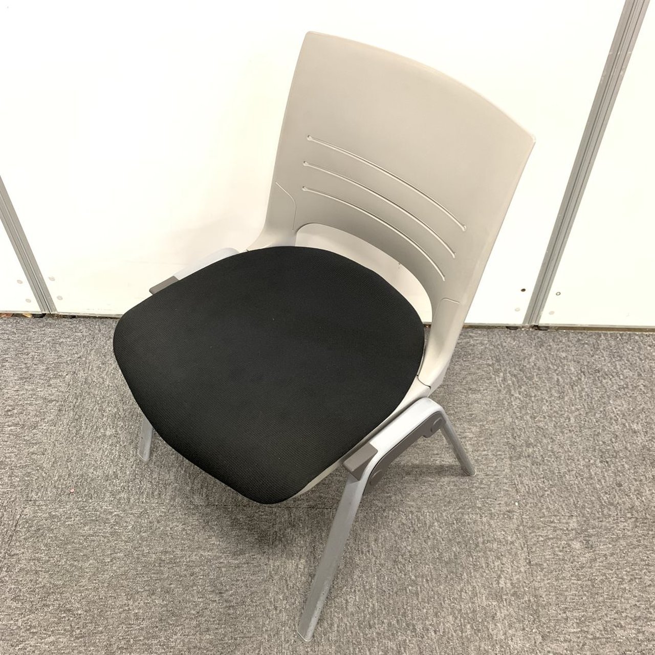 【収納に便利なスタッキングチェア！！】収納にお困りの方にオススメです！！【限定20台！！】お得
                        エレナ 
                                    中古
            