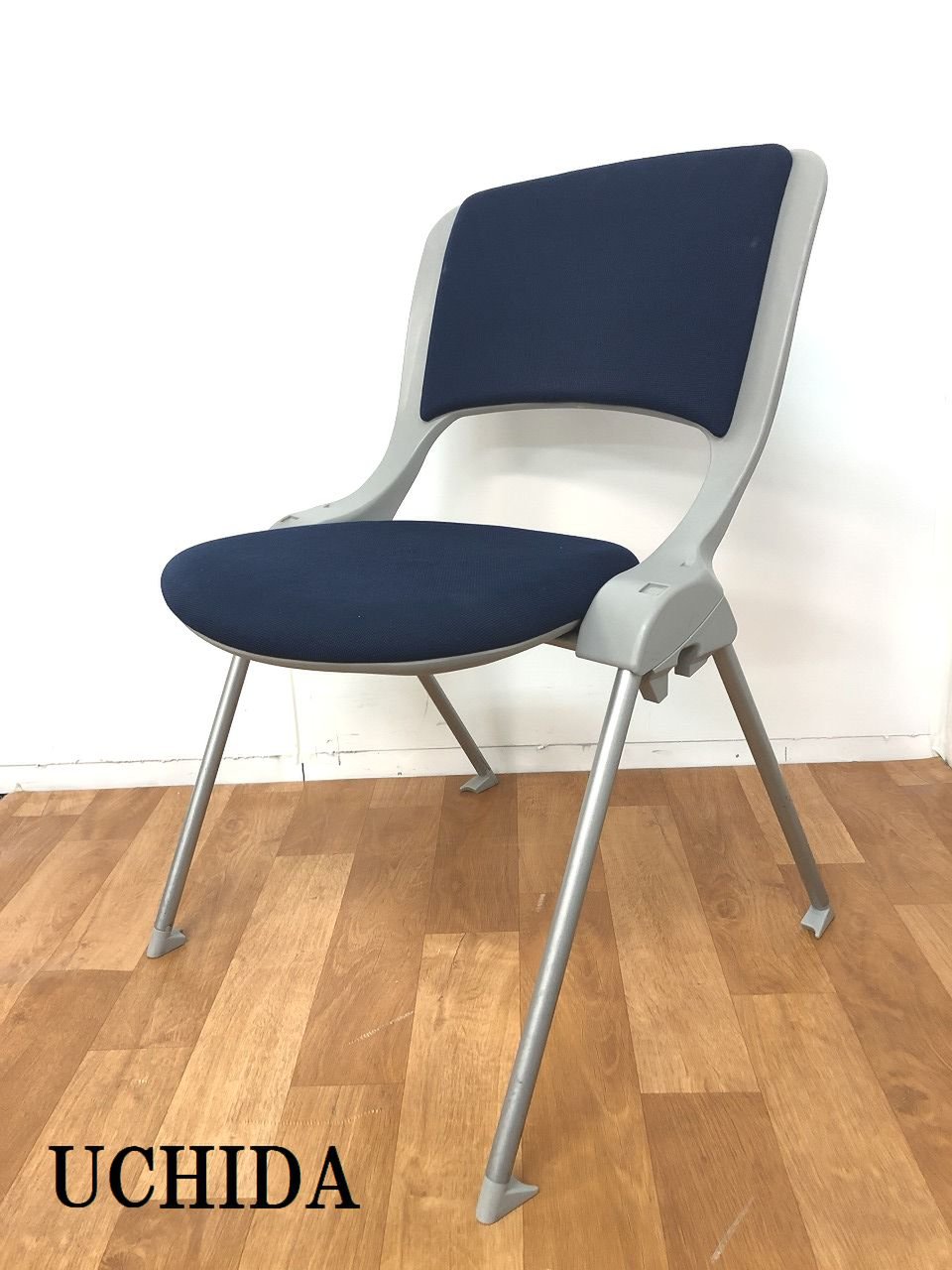 【ブルーのスタイリッシュなスタッキングチェアが入荷しました！！】
                        MX-40シリーズ  
                                    中古
            