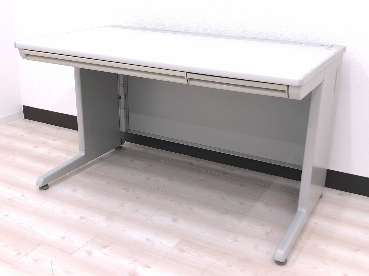 【16台纏めて入荷！】これから起業や拠点開設の方必見！■人気サイズの幅1,200mm【RP】
                        SD-eデスクシステム 
                                    中古
            