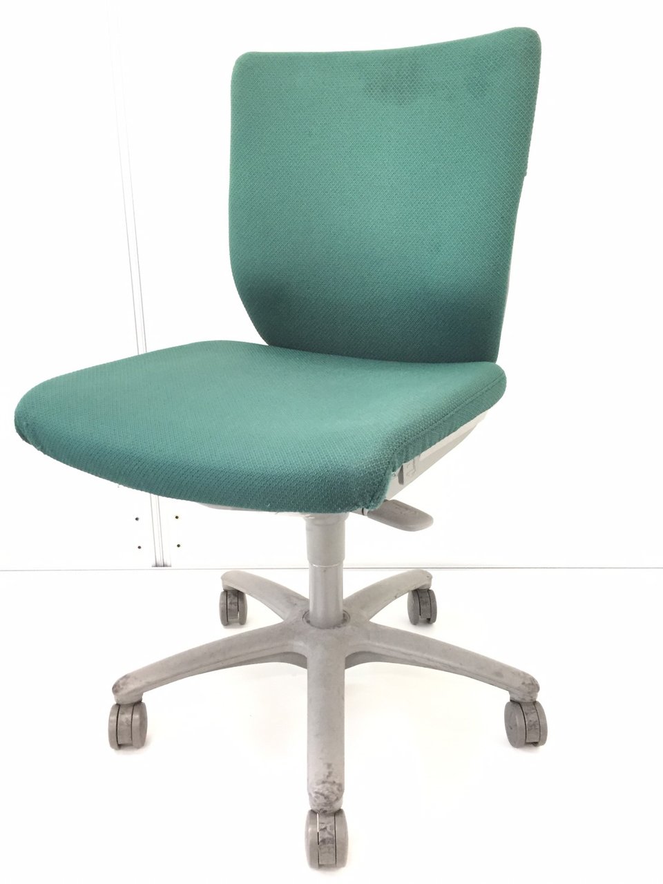 【価格重視のかたへ】座奥調整機能付きリクライニング機能付き!!カジュアルな雰囲気のグリーン【限定特価】おつとめ品【ベストセラー】
                        アドフィット 
                                    中古
            