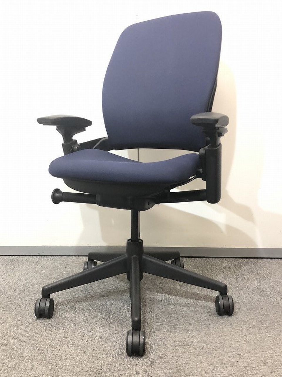 【3脚入荷】スチールケースのリープチェアの入荷です！高級チェアの類になるチェアです！
                        リープチェア（V2タイプ） 
                                    中古
            