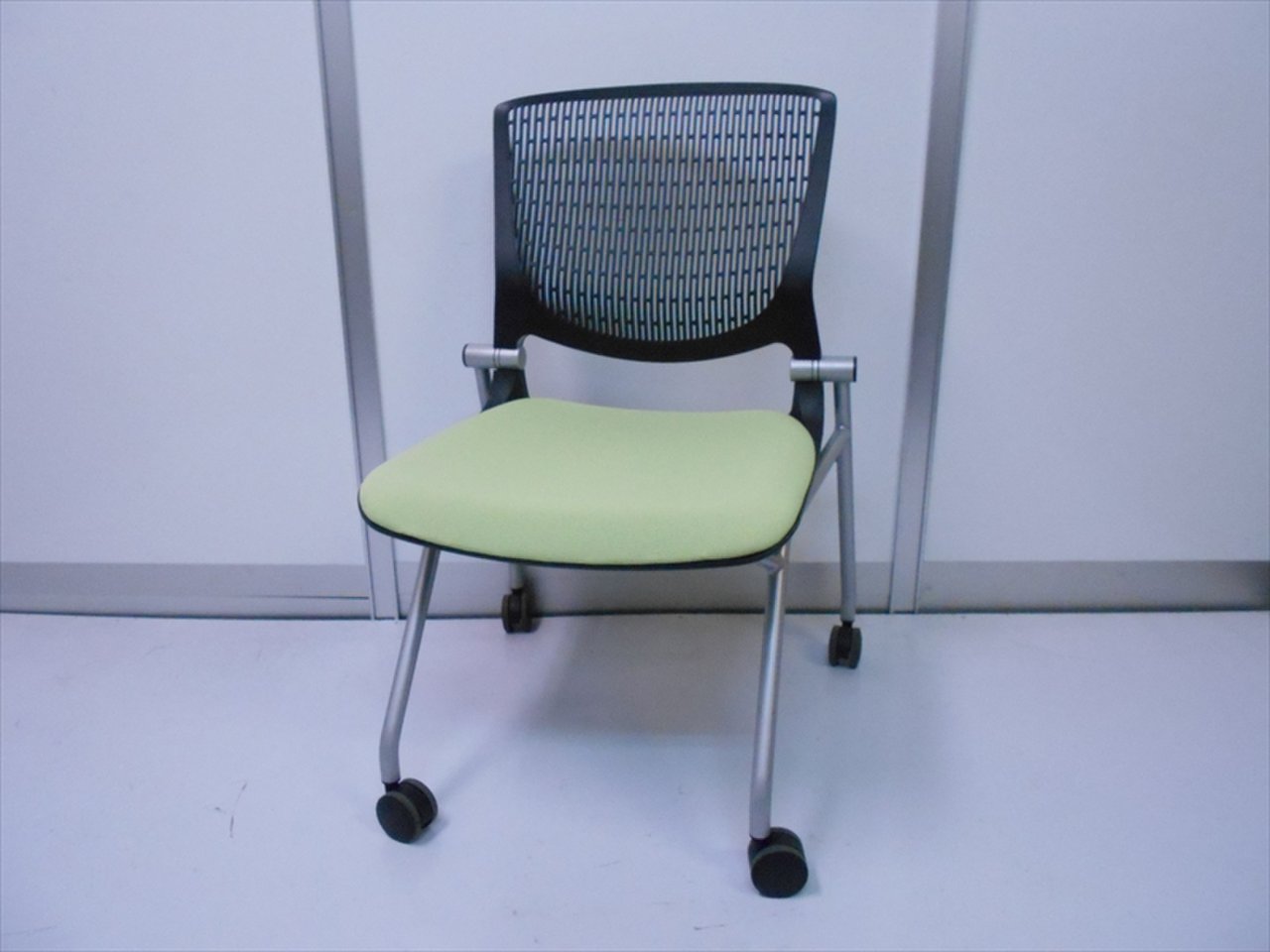 【倉庫在庫品】癒しグリーンカラーでオフィスのやる気アップ◆オカムラ製安心の国内トップメーカー製品【TH-11】
                        グラータ 
                                    新品
            