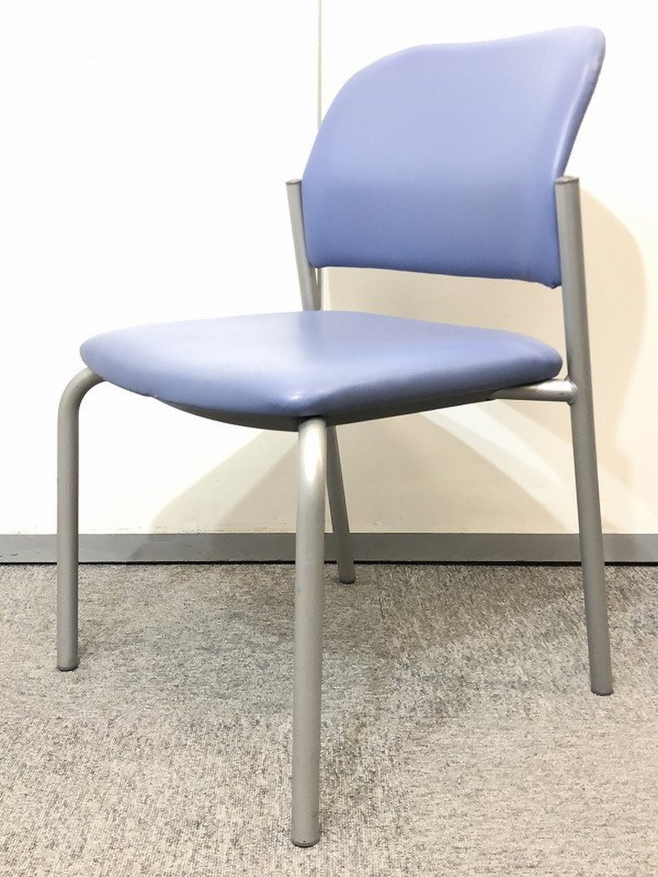 【1脚販売】コクヨ製品のスタッキングチェアの入荷です！ビニール生地の商品です！
                        １００シリーズ 
                                    中古
            