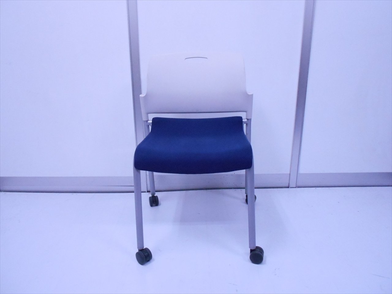 【倉庫在庫品】移動楽々キャスター付き◆重ねてもOK省スペース◆コクヨ製安心の国内メーカー【TH-8】
                        MF-270シリーズ 
                                    中古
            