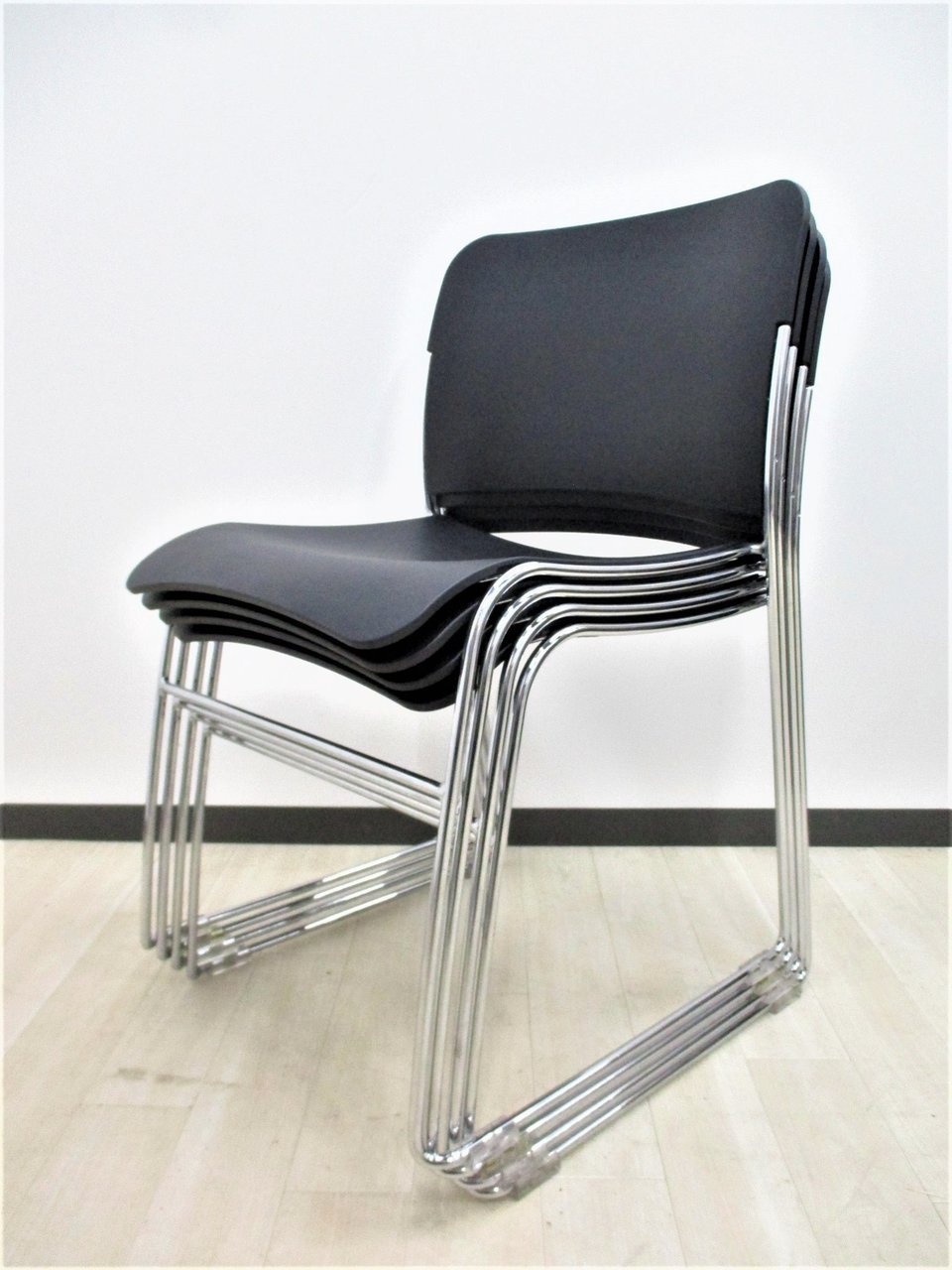 4脚セット！【新品定価1脚￥24,000～がこの価格！】【状態良好】オシャレ家具が30脚揃います！
                        ジータ（Gita）
                                    中古
            