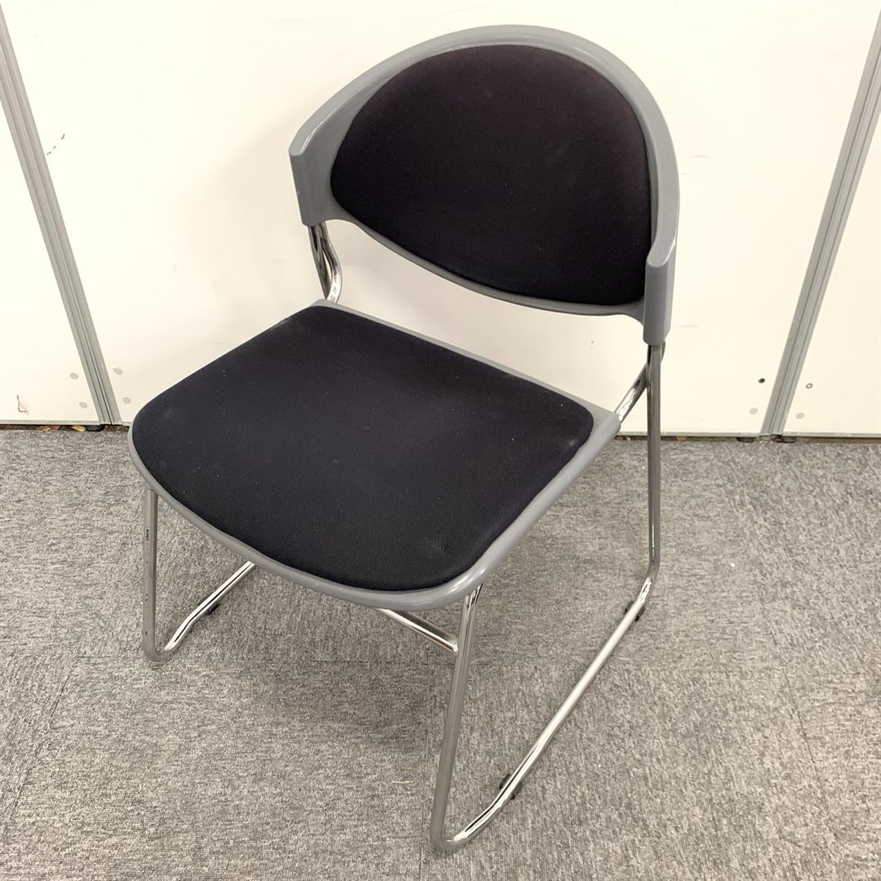 【コスパ高い】シックなブラックのミーテイングチェアが8脚入りました！【スタッキングチェア】【お得】
                        その他シリーズ
                                    中古
            