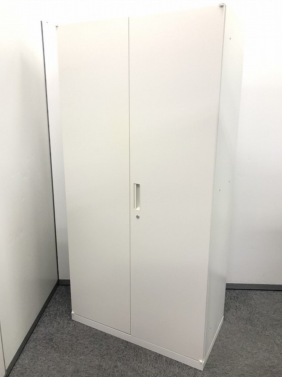 【状態良好品！！】ホワイト色で希少な商品になります！
                        その他シリーズ
                                    中古
            