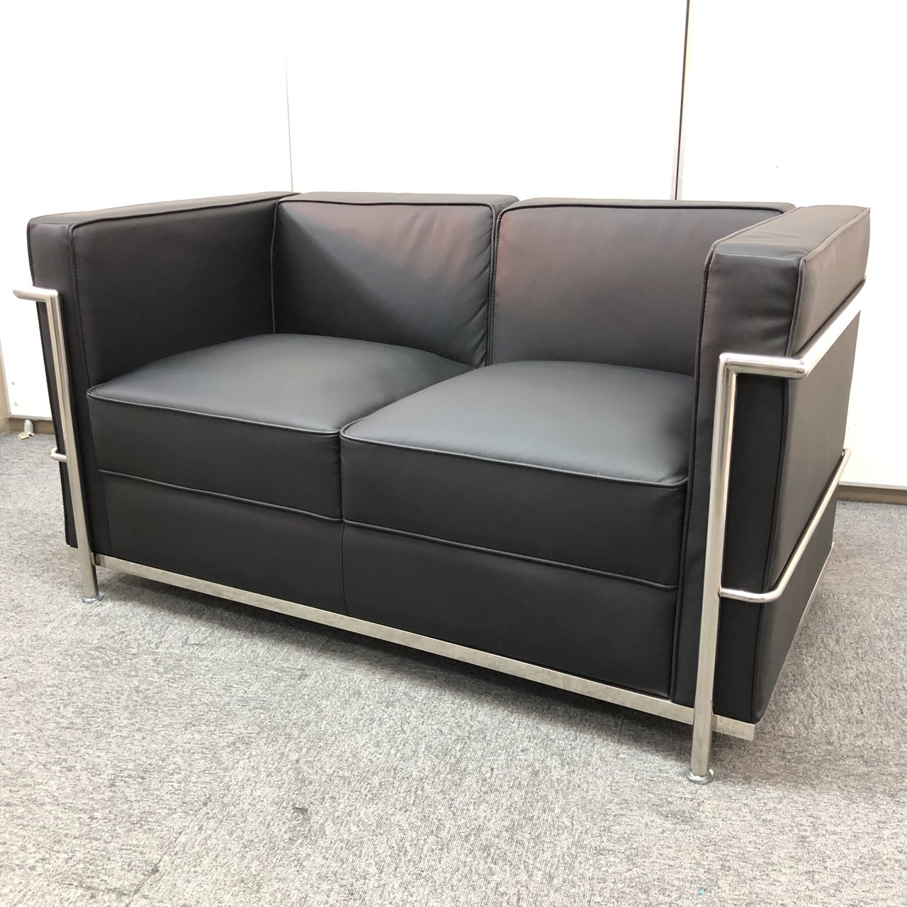 【1台限り特別価格！！】ブラック色　シンプルな２人掛けソファ入荷！！
                        その他シリーズ
                                    中古
            