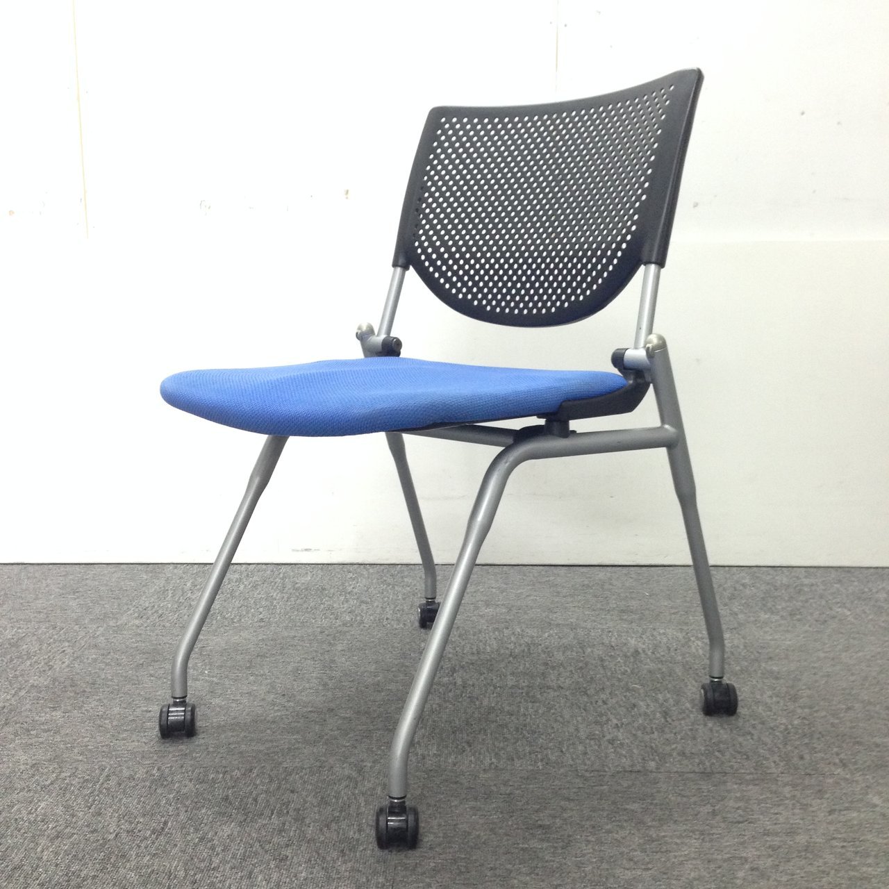 【8脚入荷】】平行スタックで省スペース化！オカムラの定番チェア！
                        プロスタック 
                                    中古
            