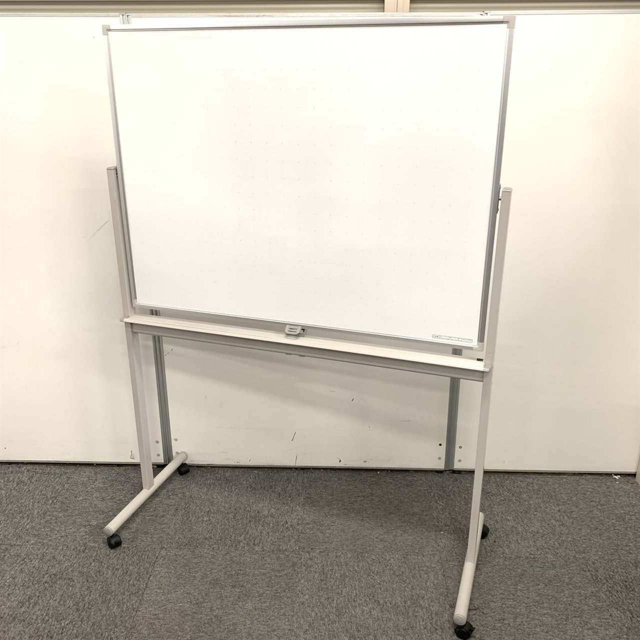 【ウチダ製・JOIFA】綺麗な両面ホワイトボード！幅1200mm x 高さ1800mmの大型商品です！会議室の必須品！
                        その他シリーズ
                                    中古
            