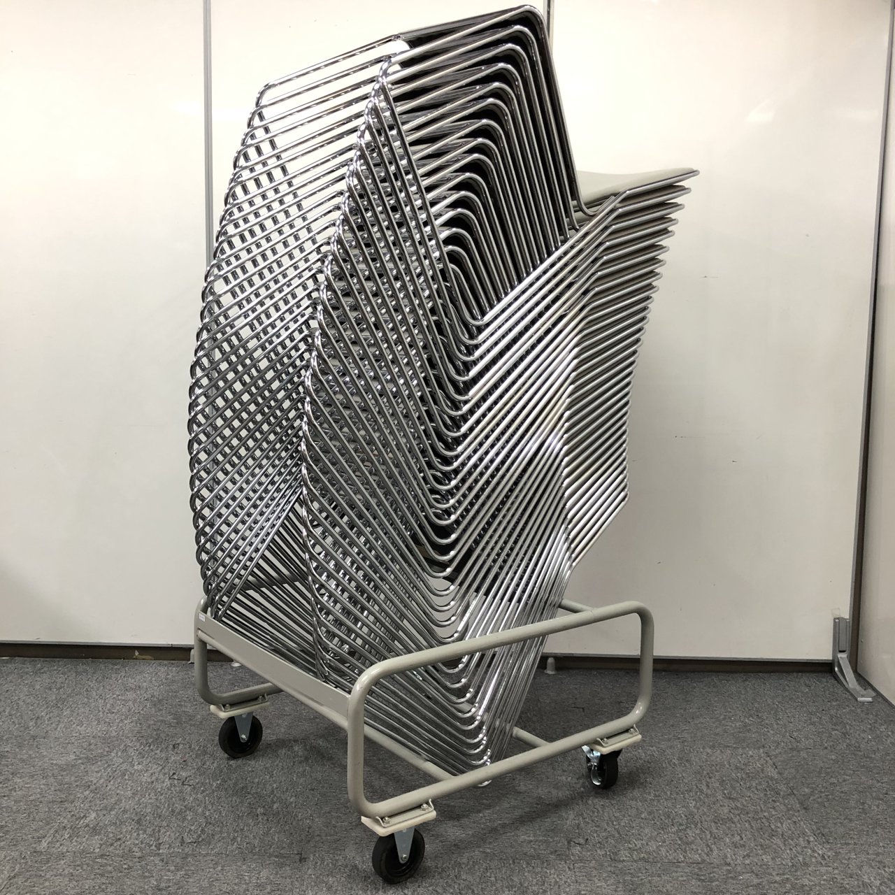 【30脚+台車セット！！】使用感ありの為、特別価格！
                        その他シリーズ
                                    中古
            