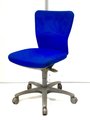 【今なら安く20脚揃う！！】大人気シリーズのオカムラ製カロッツァ！
定番のブルー（青）の事務椅子！きれいで安い！
