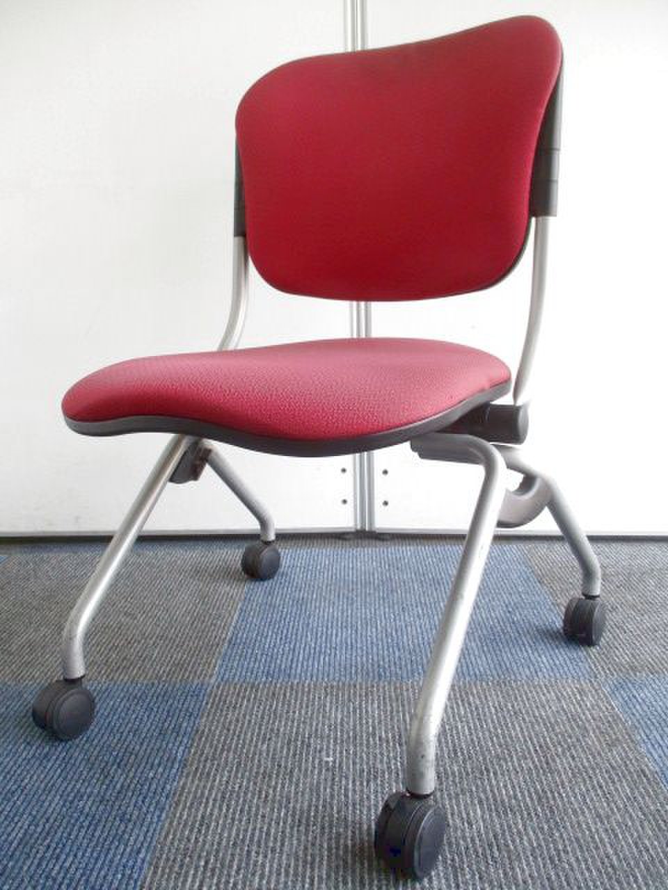 【状態を気にされない方向け！】収納も出来るネスティング仕様！【会議用チェア定番】
                        トーションライン 
                                    中古
            