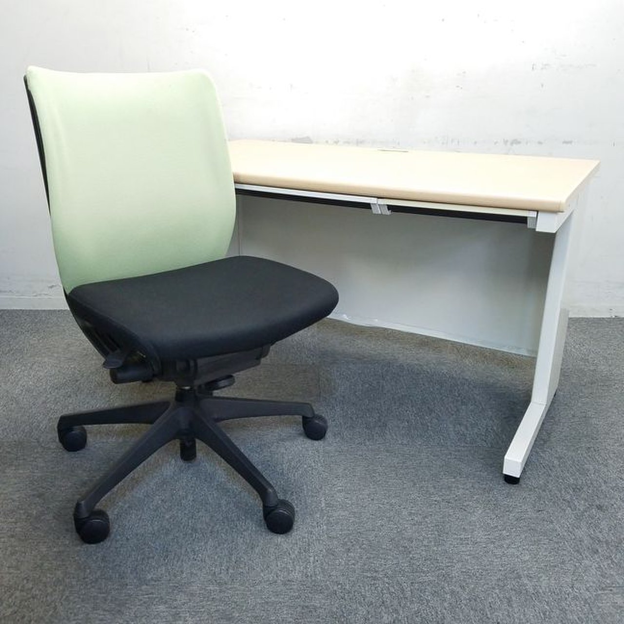 【御起業セット商品】デスク・チェアが1セットになって更にお安くご提供！この機会をお見逃しなく☆　中古　オフィス家具　高級チェア
                        フラットライン 
                                    中古
            