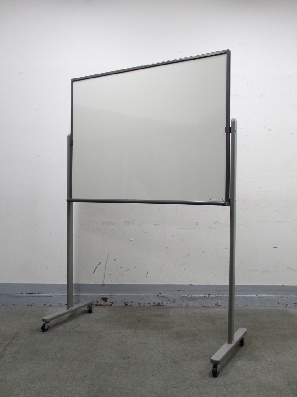 【KS】【オフィス必需品】自立式片面ホワイトボード入荷！【1台限定】
                        その他
                                    中古
            