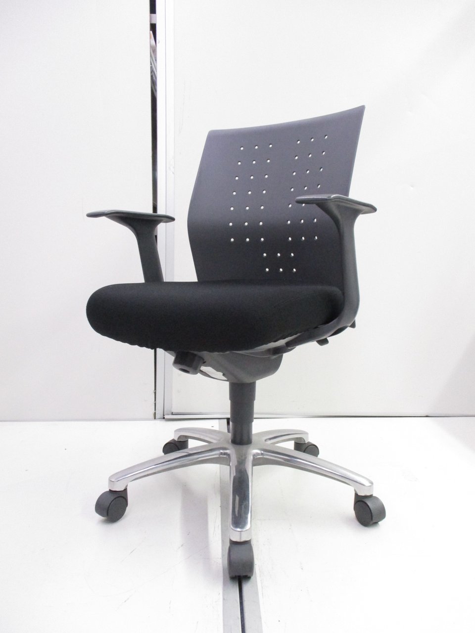 【KS】【お手頃価格】コクヨ製肘付きチェアが6脚入荷しました！
                        エクサージュ 
                                    中古
            