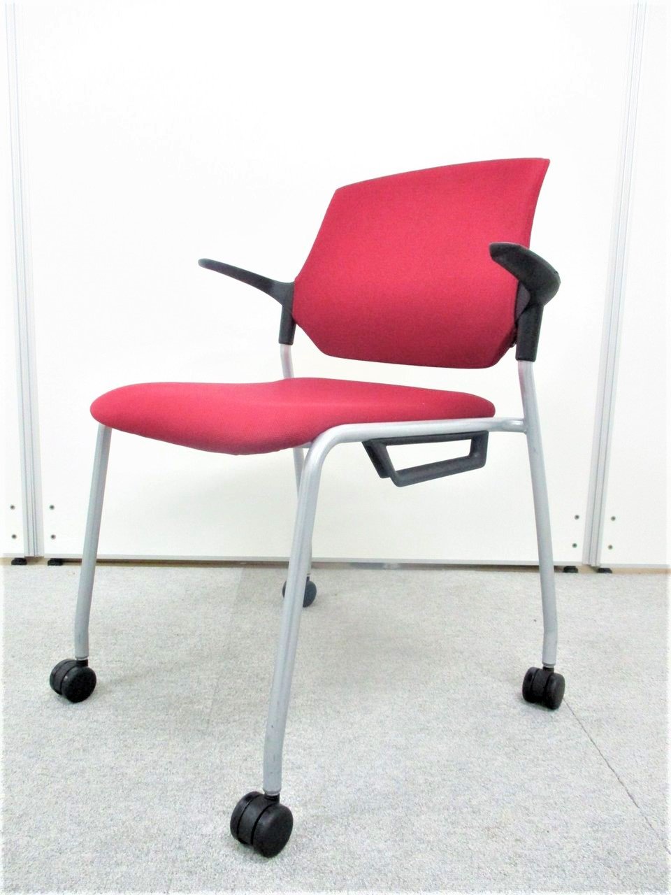 【10脚入荷】移動が楽なキャスター付き【重ねて保管可能】
                        ステンザ 
                                    中古
            