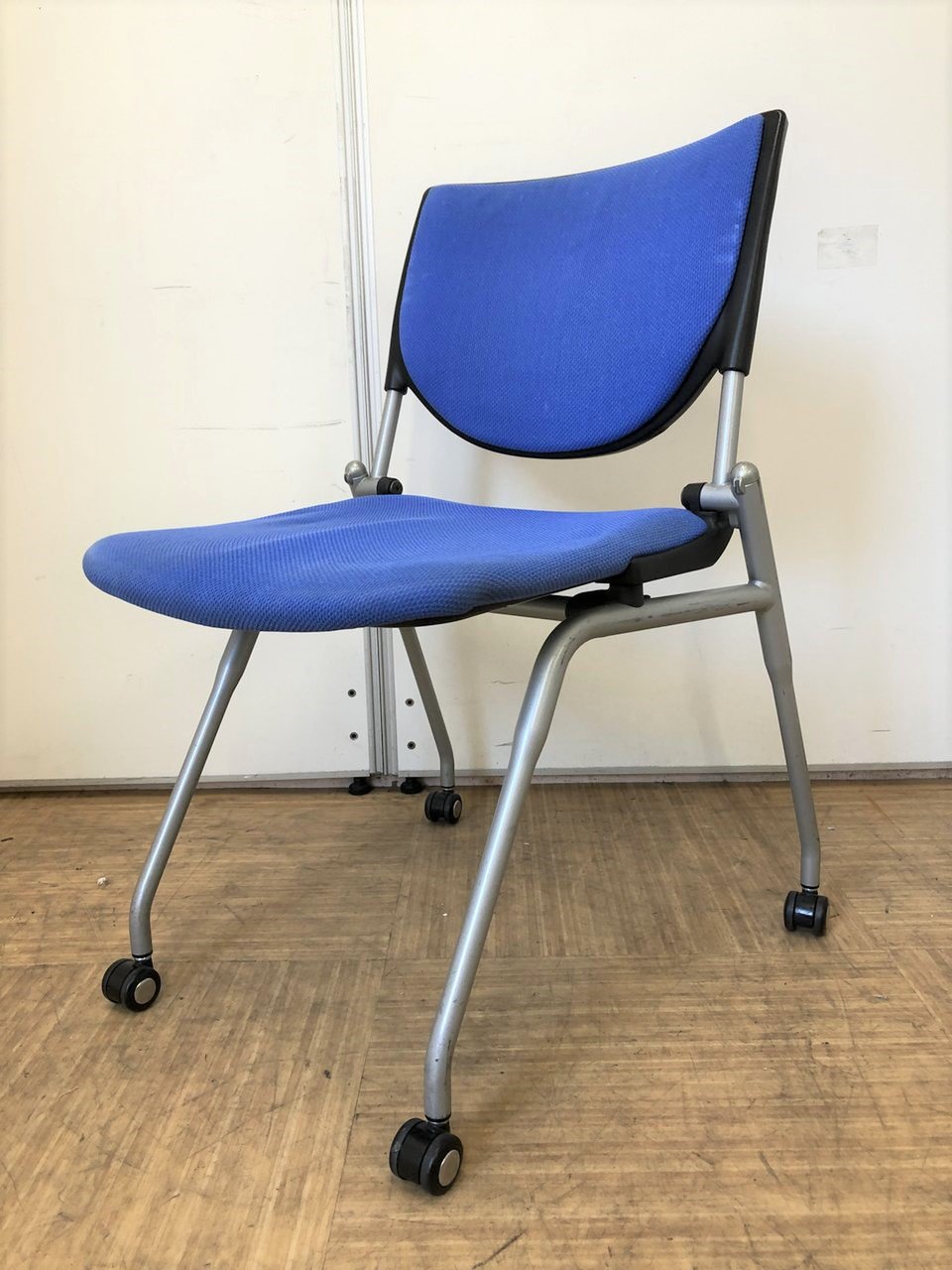【値下げ中】【会議用チェアの定番】ネスティングタイプのミーティングチェア【キャスター付きで収納も簡単】
                        プロスタック 
                                    中古
            