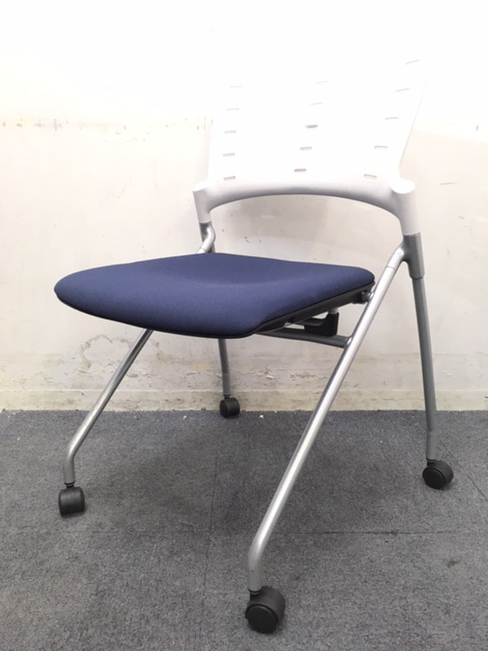 【12月納品までの限定価格】【30％off】イトーキ製｜マノスチェア｜人気のネスティングチェア入荷致しました！【お得】中古　チェア　リサイクル
                        マノス 
                                    中古
            