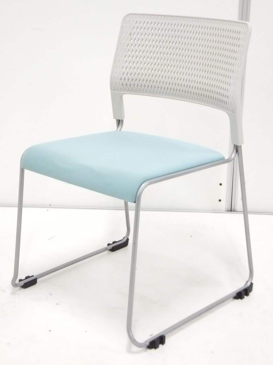 【大量入荷！】さわやかな印象を与えてくれるカラーリング！カンファレンス、ミーティングルーム用におすすめの商品！
                        その他シリーズ
                                    中古
            