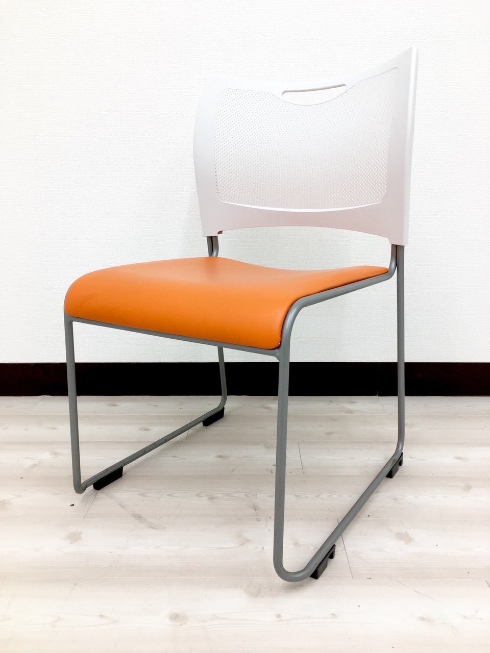 【ラス２特価！】フレッシュカラーで気分爽快！オレンジカラーでオフィスに彩を！【RP】
                        MCX
                                    中古
            