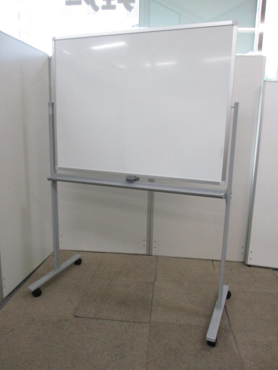 【研修、セミナーの必需品!!】自立式のホワイトボード!!なにかと重宝するアイテムです!!
                        その他シリーズ
                                    中古
            