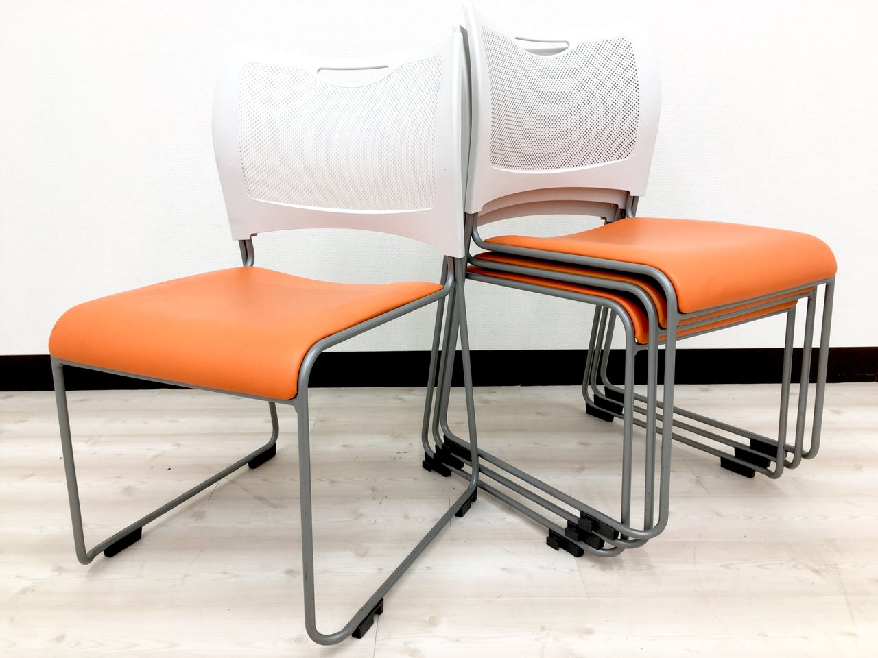 4脚セットでお得！収納に長けたスタッキングチェアが入荷しました！【RP】
                        MCX
                                    中古
            